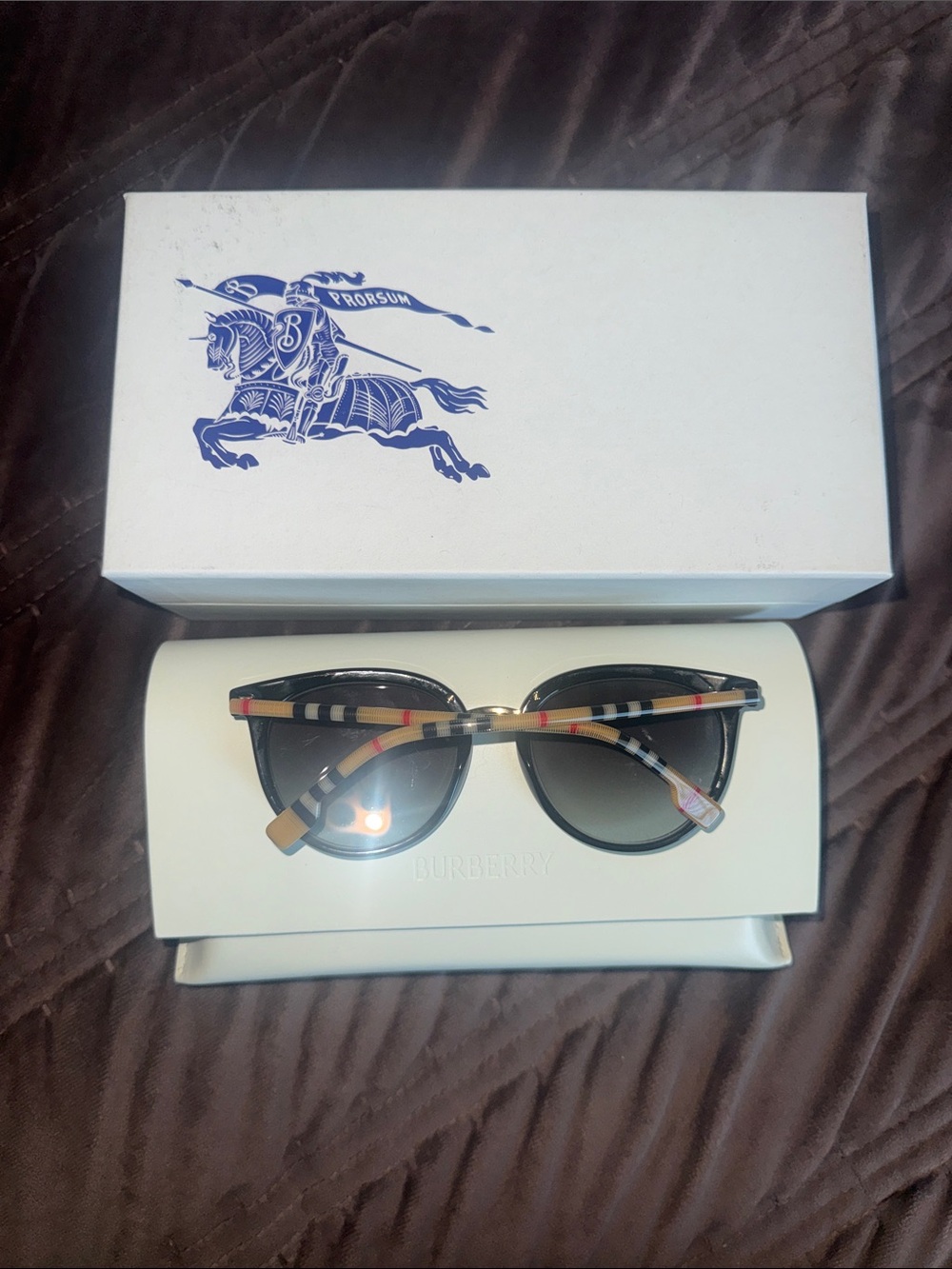 Authentic Burberry Black cat eye Sunglasses with Nova print and Dark Gray Lenses - Picture 8 of 8